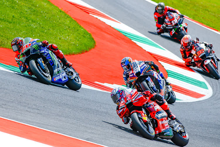 Fights im Mittelfeld: Quartararo (20) vor Bastianini (23), Oliveira (88), Nakagami (30) und Viñales 