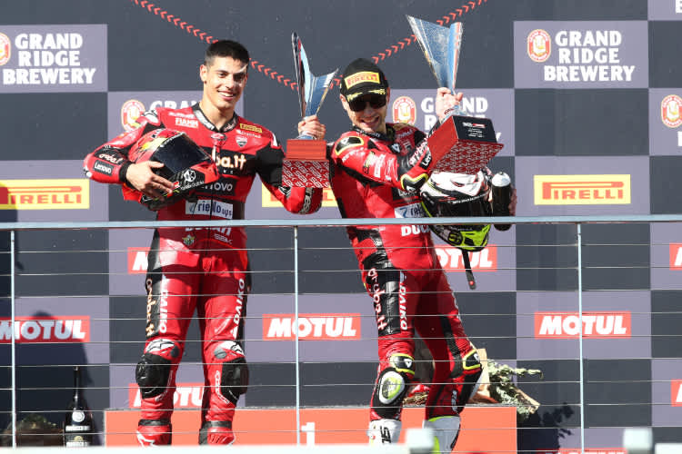 Die Ducati-Werksfahrer Michael Rinaldi (li.) und Alvaro Bautista