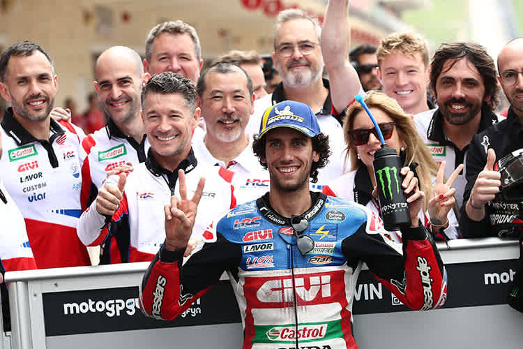 Alex Rins jubelt mit dem LCR-Honda-Team