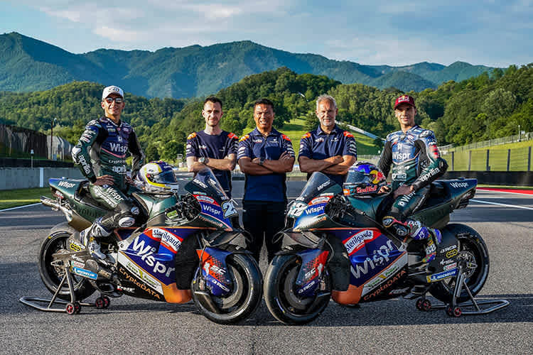 Raúl Fernández und Miguel Oliveira, dazwischen Bogdan Mărunţiş, Razlan Razali und Wilco Zeelenberg 