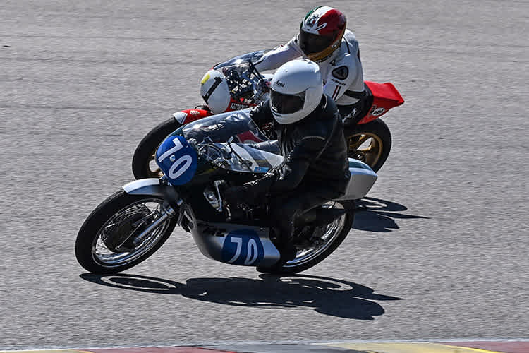 Heinz Rosner (MZ) mit Giacomo Agostini auf dem Sachsenring