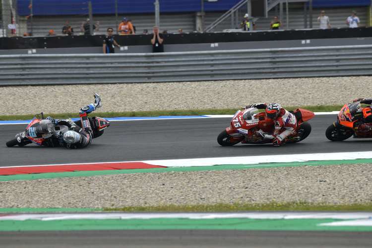 Der Moment, der alles änderte: Marcel Schrötter stürzte auf Platz 1 liegend