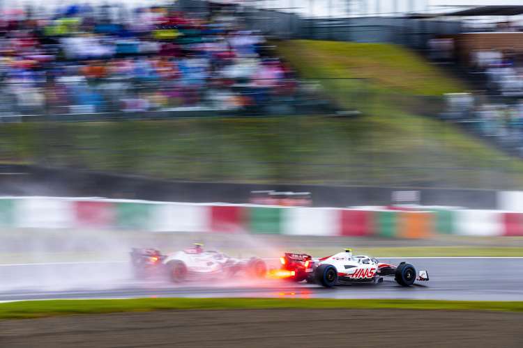 Mick Schumacher im Duell mit Lewis Hamilton