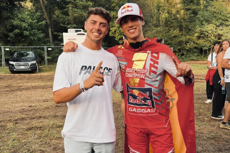 Fabio Di Giannantonio mit dem neuen MXGP-Weltmeister Jorge Prado