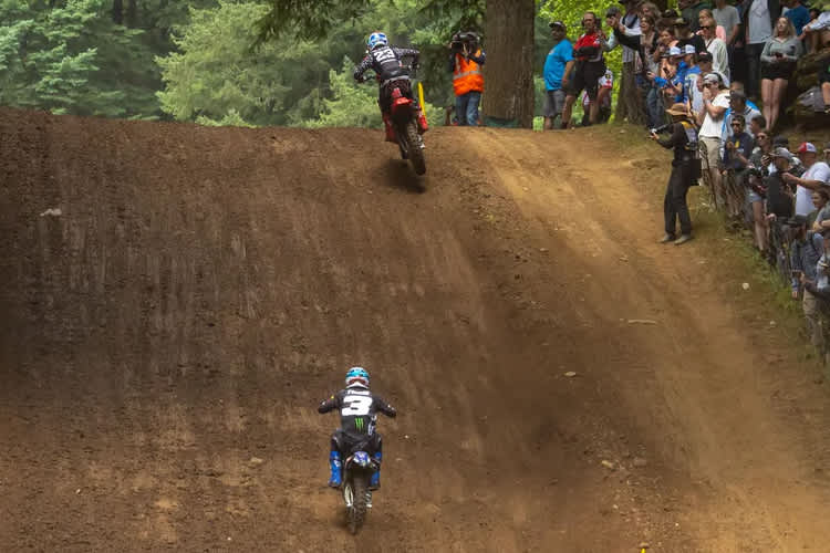 Chase Sexton führt vor Eli Tomac im zweiten Lauf