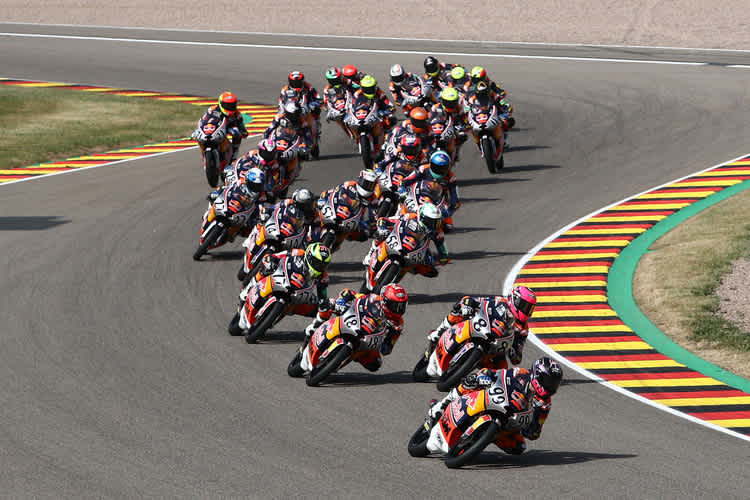 Dieses Bild sehen wir 2023 nicht: Der Sachsenring ist kein Teil vom Rookies Cup-Kalender