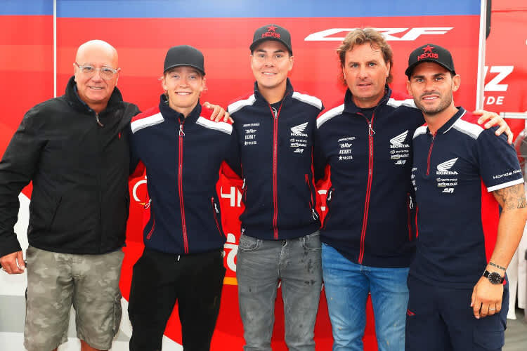 Pier Carlo Bottero (CEO von Ship to Cycle), Kevin Horgmo, Valentin Guillod, Yves Demaria und Josse Sallefranque