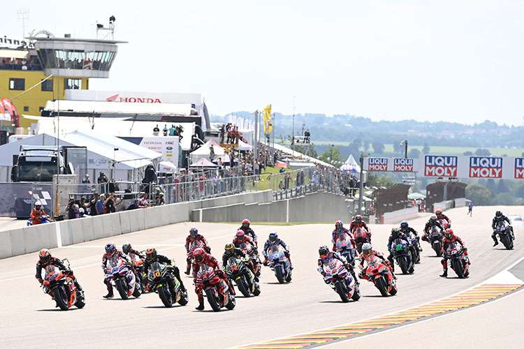 Start zum Sprint auf dem Sachsenring: Die Show stimmt, der Sport auch