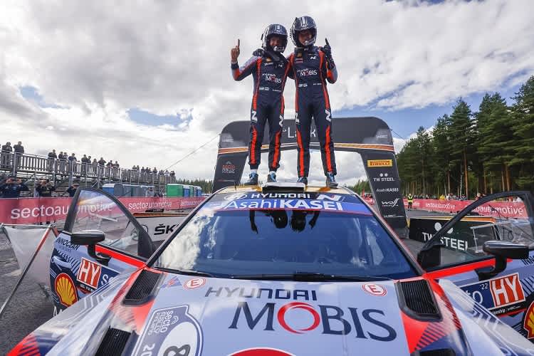 Die Sieger Martin Järveoja und Ott Tänak