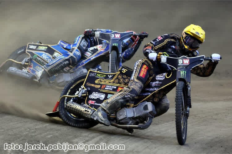 Anders Thomsen vor Jack Holder