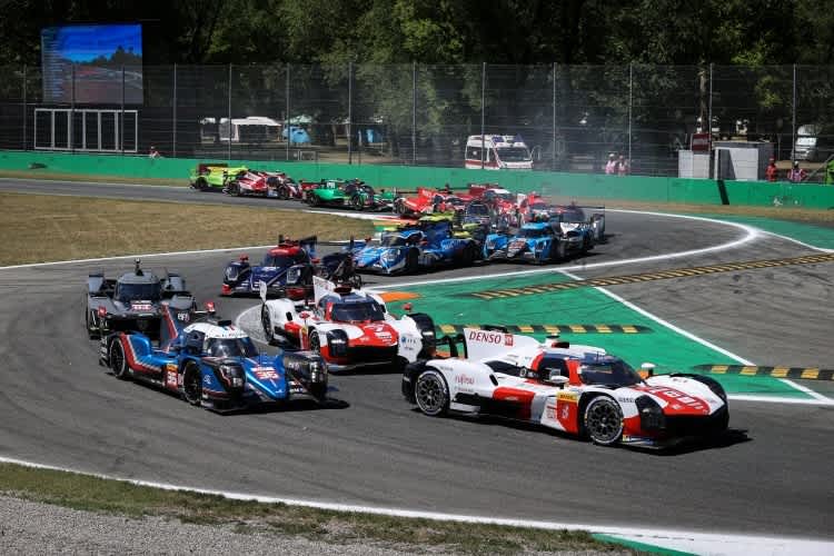 Toyota GR010 Hybrid (vorne) und Alpine A480 (in Blau) bei den 6h Monza