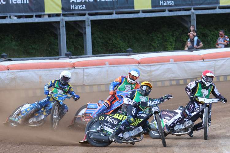 Antonio Lindbäck (gelb) wurde zum Sieger erklärt