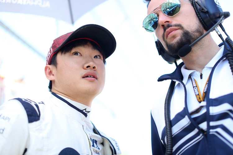 Yuki Tsunoda (links)