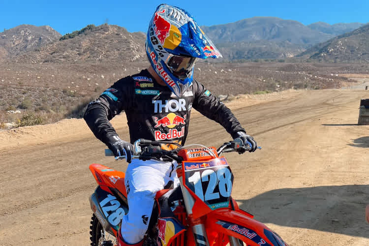 Tom Vialle im neuen Look