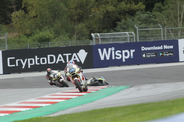 Celestino Vietti schmeißt seine Kalex auf Position 3 liegend weg