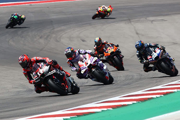 Harte Fights der Verfolger: Viñales (12) vor Zarco (5), Oliveira (88), Binder (33), Morbidelli und Mir