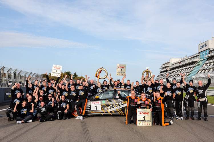 Große Freude bei Adrenalin Motorsport nach dem Titelgewinn