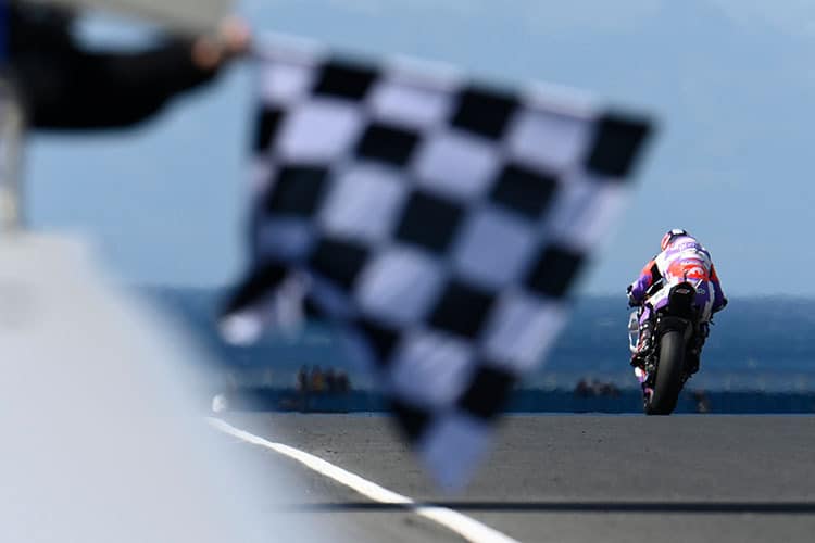 Karierte Flagge für Johann Zarco in Phillip Island