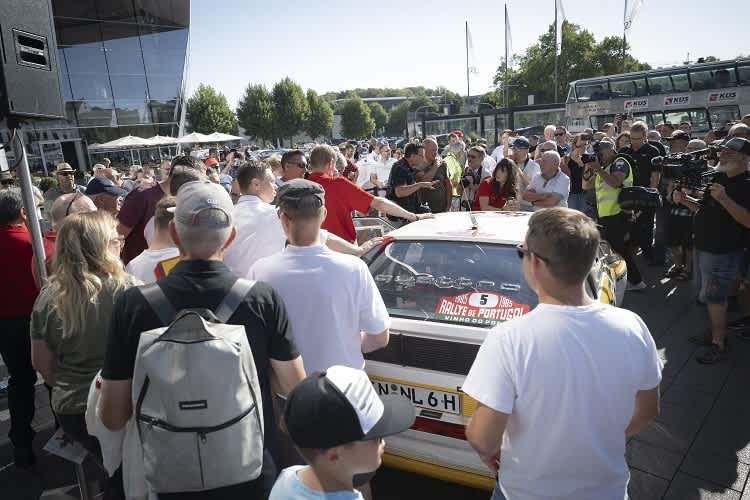 Unzählige Zuschauer überall