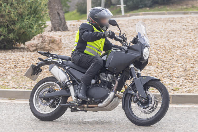 Royal Enfield Himalayan 750 auf Erprobungsfahrt: Sieht zweckmässig und gefällig aus