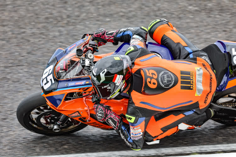 Marco Fetz auf der Yamaha R1 in Japan