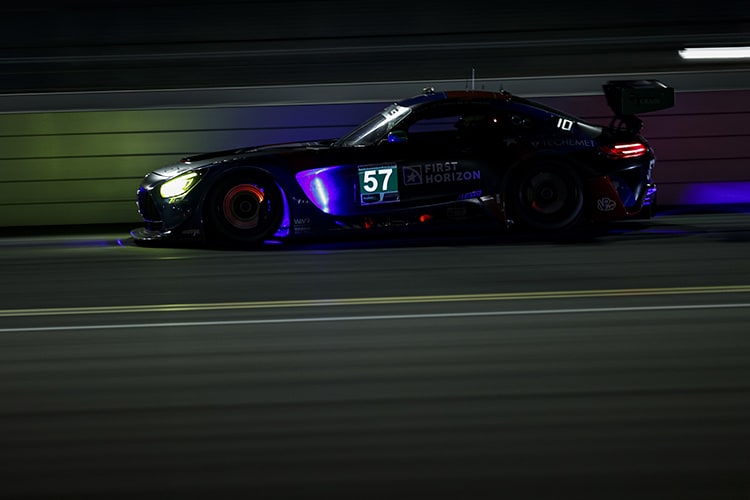 Klassensieg für Philip Ellis im Winward-Mercedes.