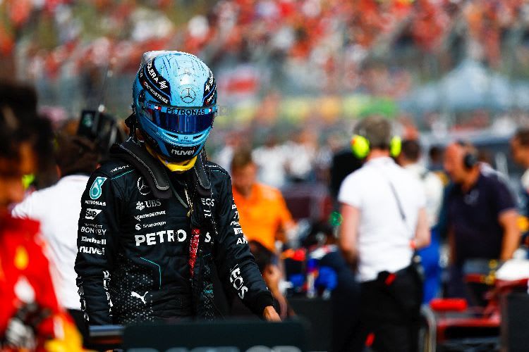 George Russell im Parc Fermé in Imola