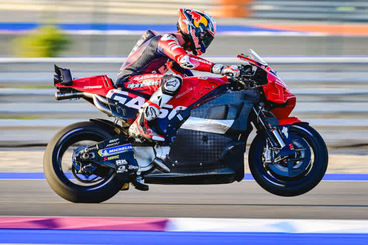 Pedro Acosta testete am Montag auch die neue Seitenverkleidung