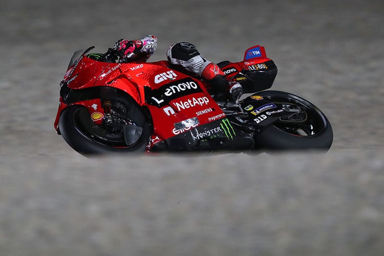 Enea Bastianini, Ducati-Werksteam: Chattering beim Einlenken.