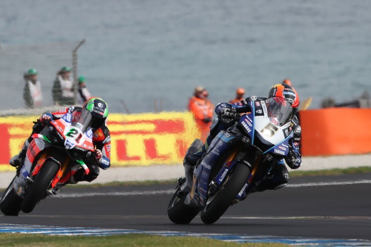 Philipp Öttl hatte Michael Rinaldi bereits überholt, als er ein technisches Problem bekam