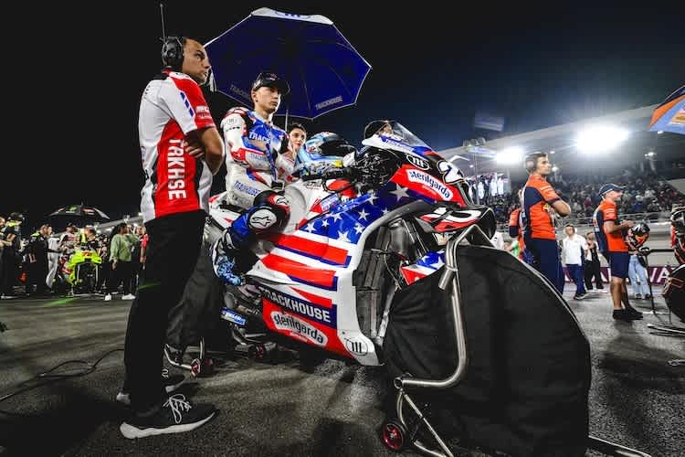 Hier war die MotoGP-Welt für den jungen Raul Fernandez noch in Ordnung, Wenige Minuten später ging seine Aprilia in den Streik