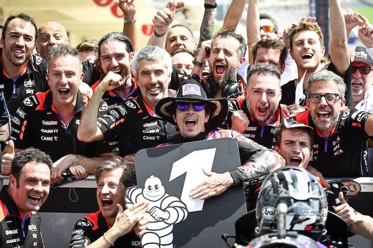 Großartiger Tag für den Maverick Viñales. Nach dem Sprint holt der Spanier mit der RS-GP auch den GP-Sieg