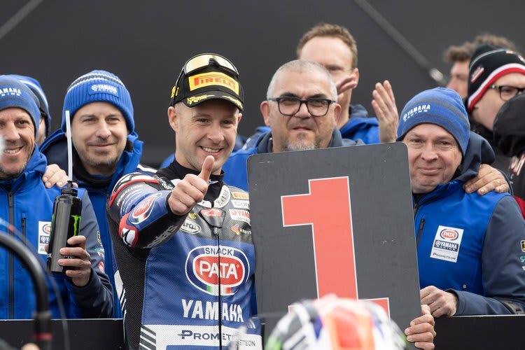 Jonathan Rea fuhr in Assen auf nasser Piste zu seiner ersten Pole-Position mit Yamaha	