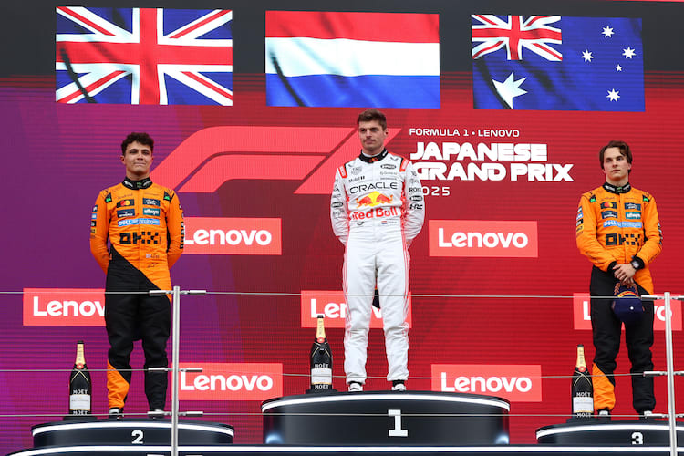Max Verstappen schlug in Japan die McLaren-Fahrer Norris (links) und Piastri (rechts)