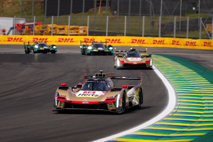 Die beiden Cadillac V-Series.R in Interlagos