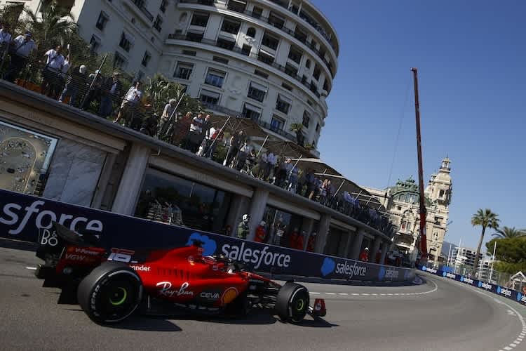 Charles Leclerc bei der Anfahrt zum Casino