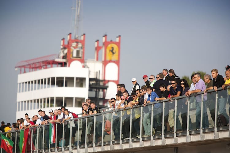 Die Fans freuen sich auf die Renn-Action in Imola