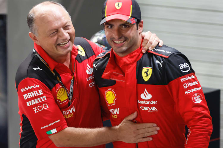 Fred Vasseur und Carlos Sainz 2023 in Singapur