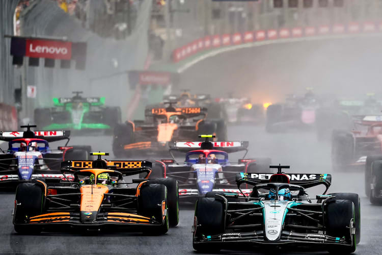 George Russell gegen Sergio Pérez