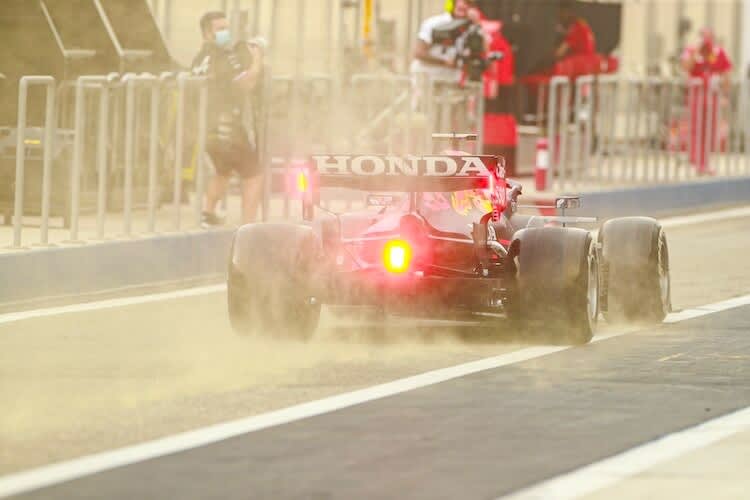 Formel-1-Autos als Staubsauger