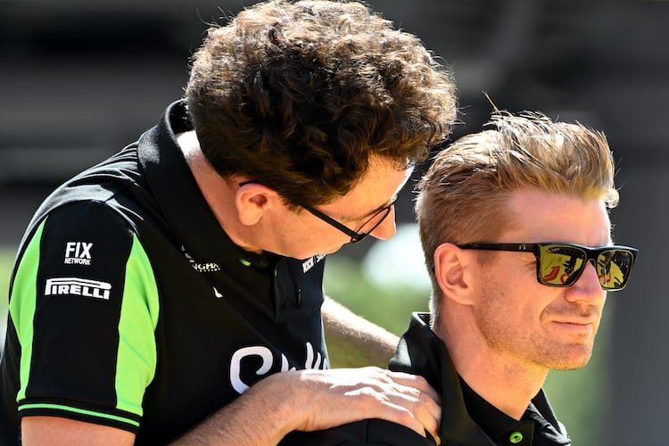 Sauber-CEO Mattia Binotto tröstet den unglücklichen Nico Hülkenberg