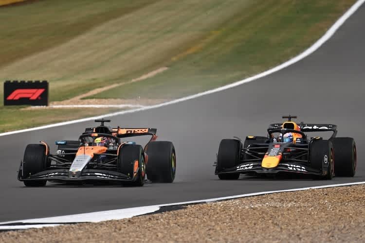 Oscar Piastri gegen Max Verstappen