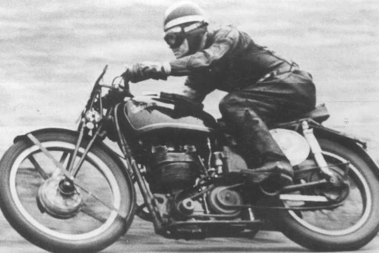 Am 13. Juni 1949 siegte die 350er-Velocette unter Freddie Frith beim ersten Grand Prix der Geschichte