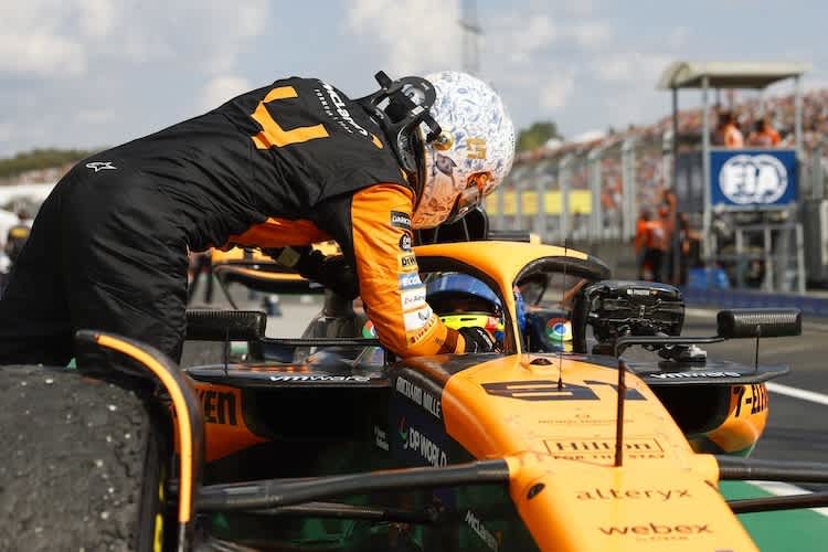 Lando Norris gratuliert Oscar Piastri zum Sieg in Ungarn