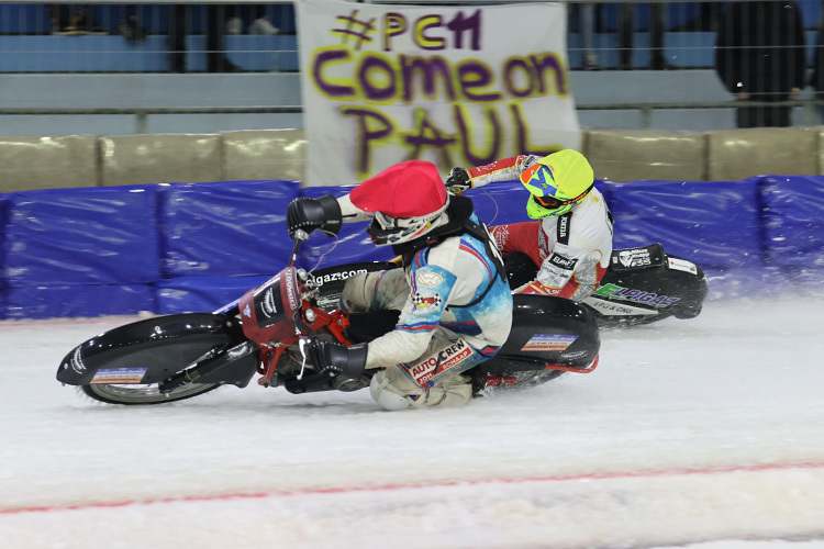 Marc Geyer (rot) hier in Heerenveen vor Michal Knap