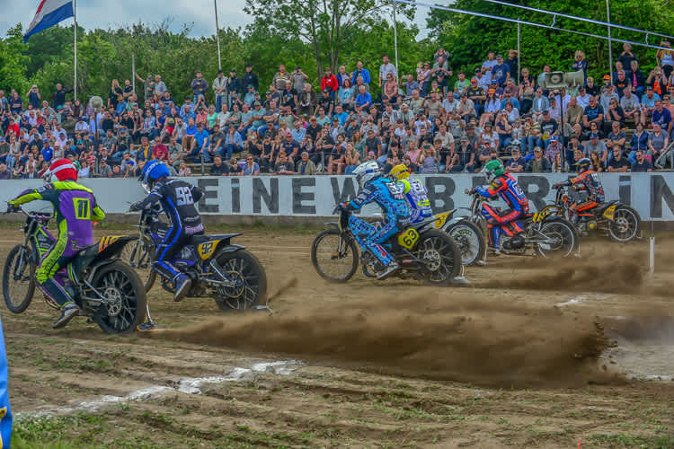 Start zum Finale in Bielefeld: Chris Harris (gelbe Helmfarbe) gewinnt