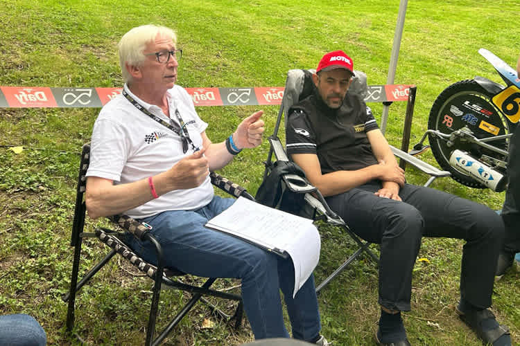 Josef Hukelmann vom DMSB unterstützte die deutschen Teams, hier rechts Markus Venus