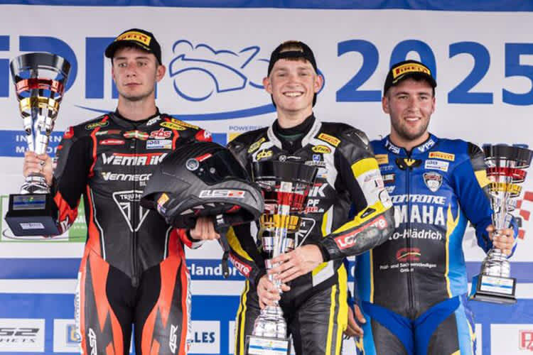 Das Podium nach Rennen 1