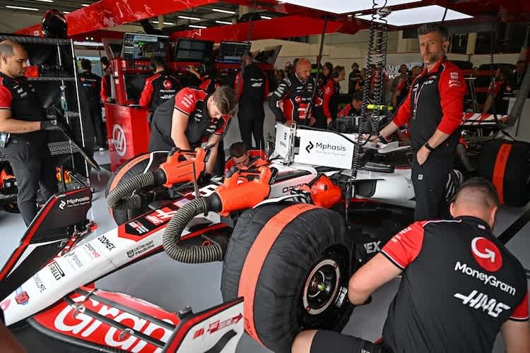 Die Haas-Garage beim Silverstone-GP