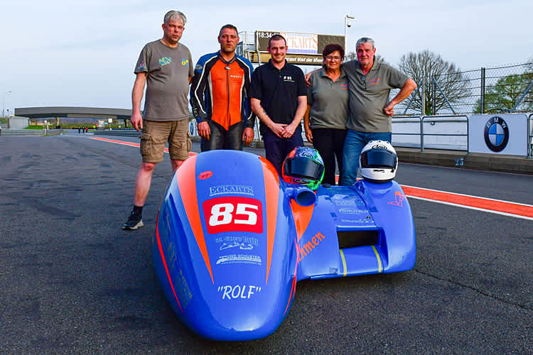 Das Team Flying Dutchmen (vlnr.): Elektroniker Rolf van Bree, Wiggert Kranenburg, Jermaine van Middegaal sowie Konni und Eckart Rösinger